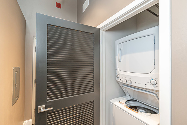 1645 W OGDEN Avenue Unit: 439