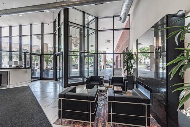 1645 W OGDEN Avenue Unit: 439