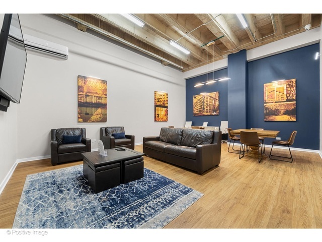 1645 W OGDEN Avenue Unit: 439