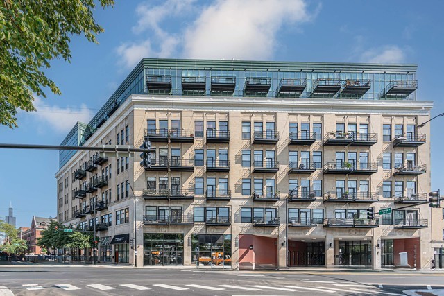 1645 W OGDEN Avenue Unit: 439