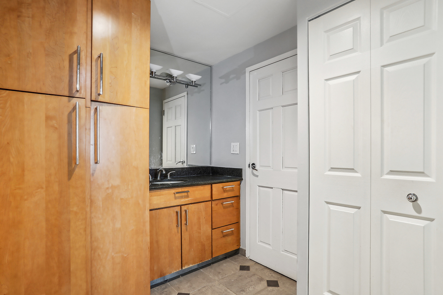 1221 N DEARBORN Street Unit: 1604S