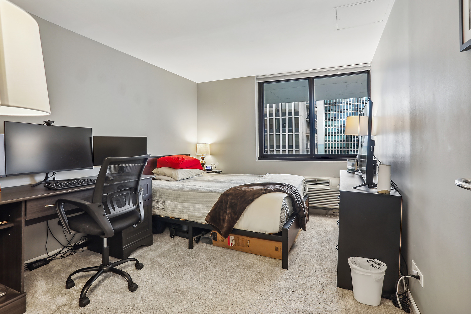 1221 N DEARBORN Street Unit: 1604S