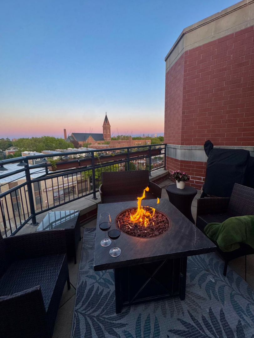 4950 N WESTERN Avenue Unit: PH2