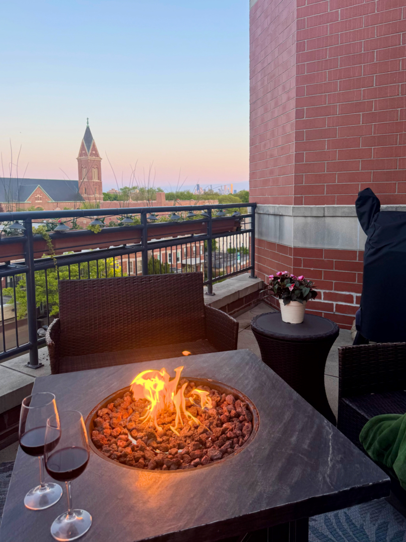4950 N WESTERN Avenue Unit: PH2