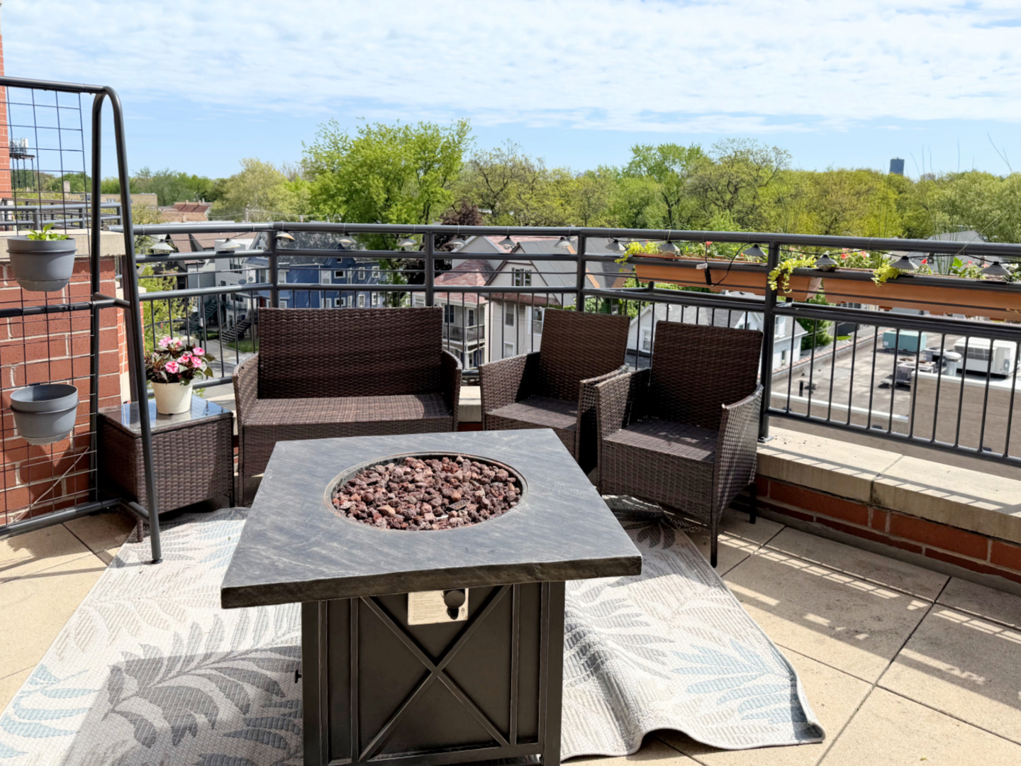 4950 N WESTERN Avenue Unit: PH2