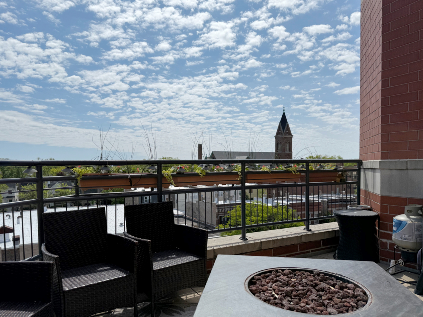 4950 N WESTERN Avenue Unit: PH2