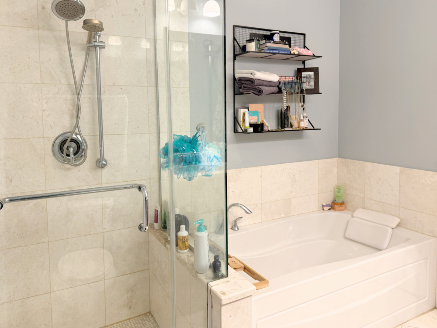 4950 N WESTERN Avenue Unit: PH2