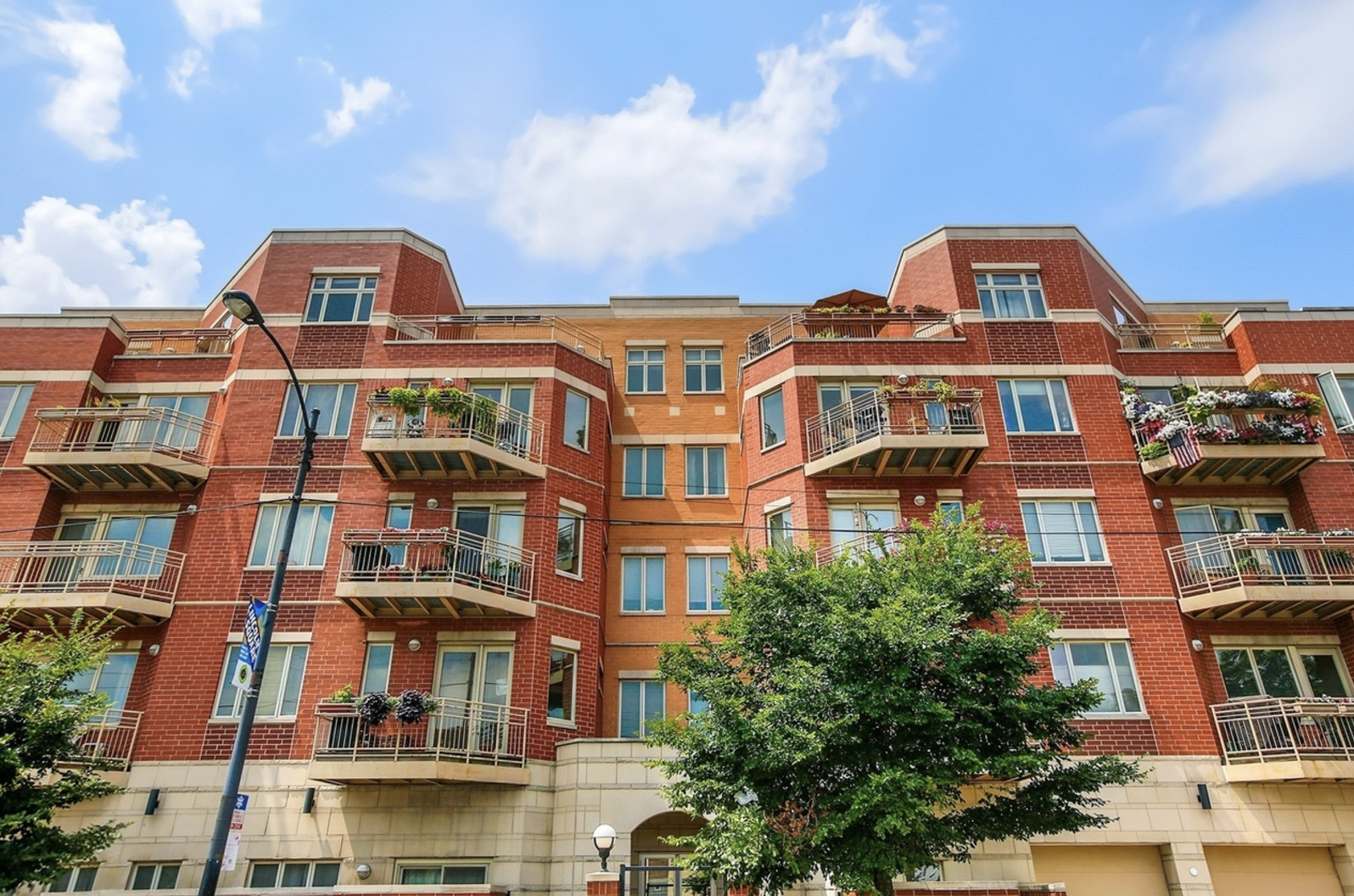 4950 N WESTERN Avenue Unit: PH2
