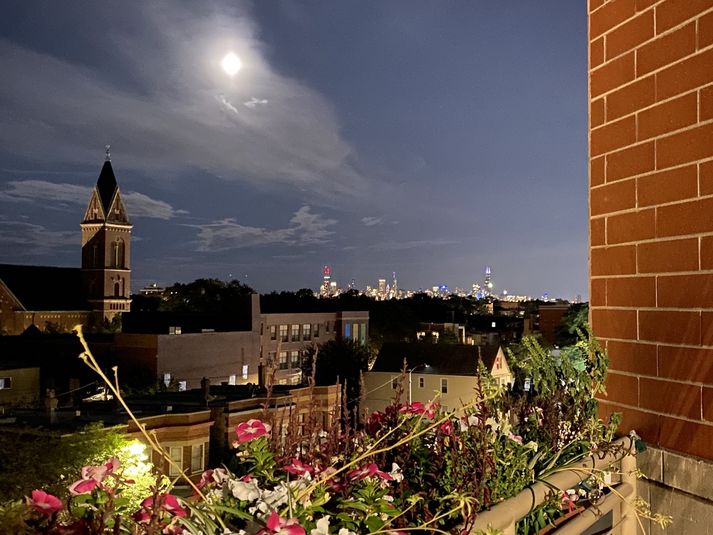 4950 N WESTERN Avenue Unit: PH2