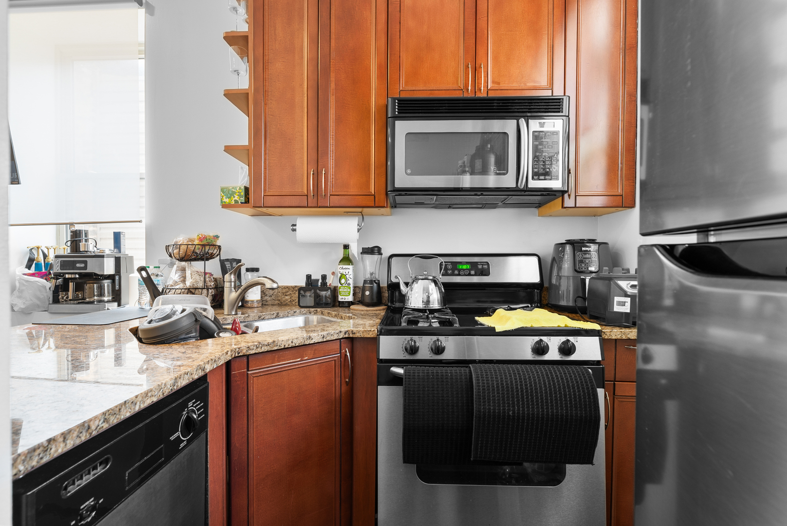 524 N ARMOUR Street Unit: 2W