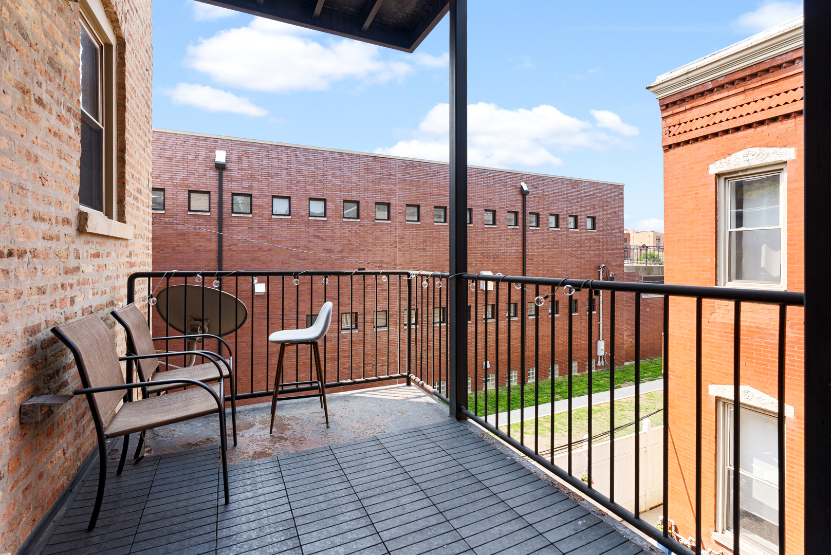 524 N ARMOUR Street Unit: 2W