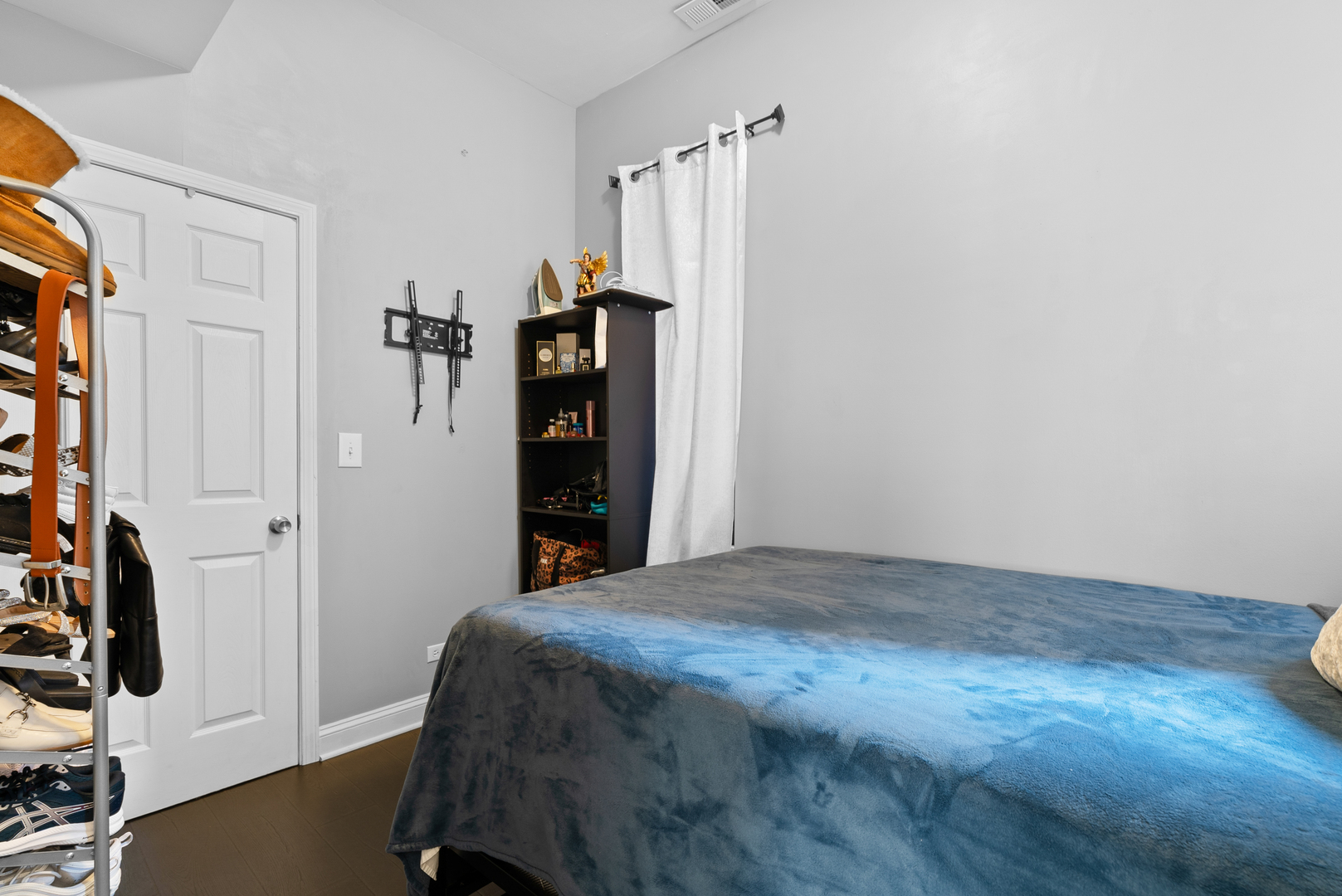 524 N ARMOUR Street Unit: 2W