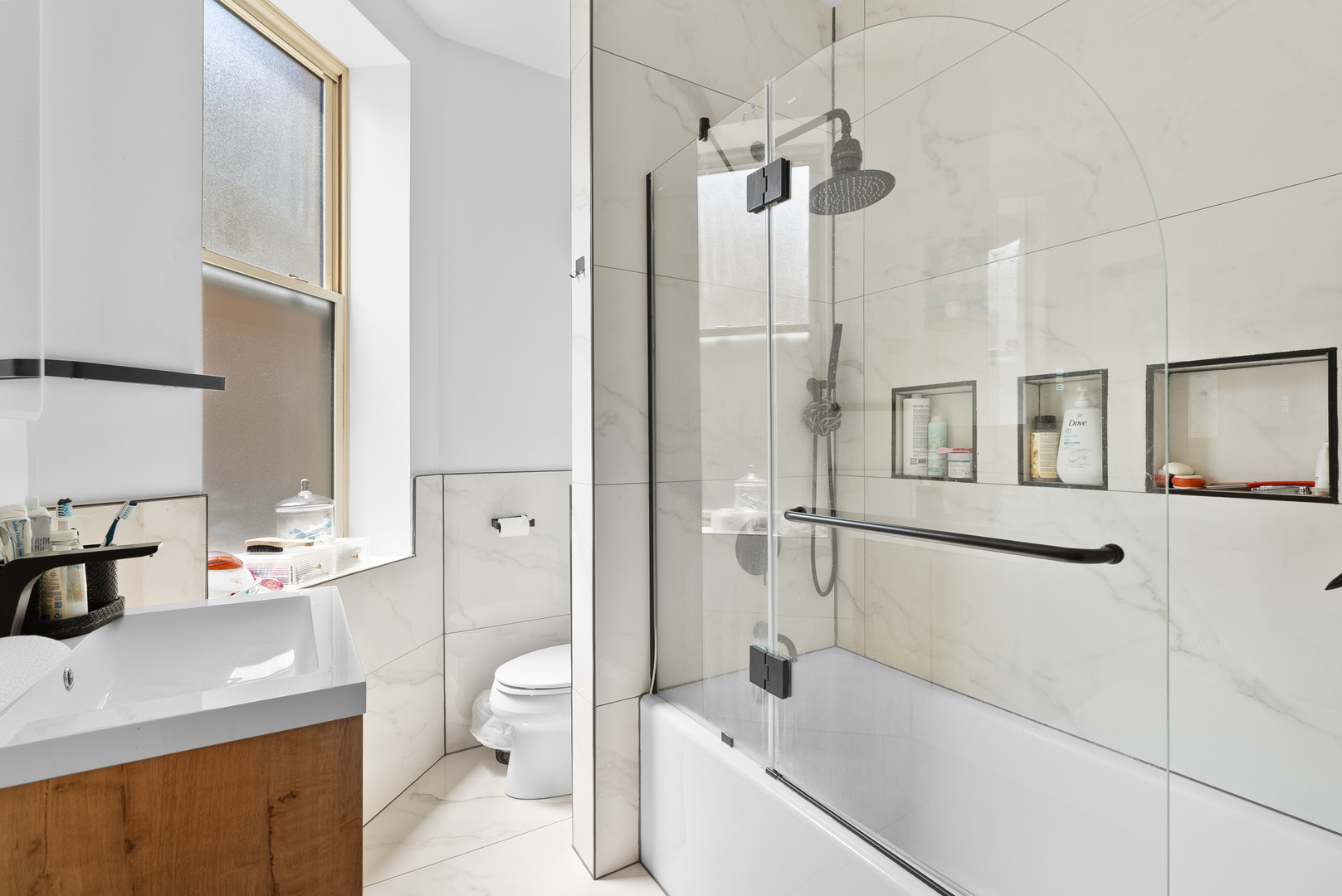 524 N ARMOUR Street Unit: 2W