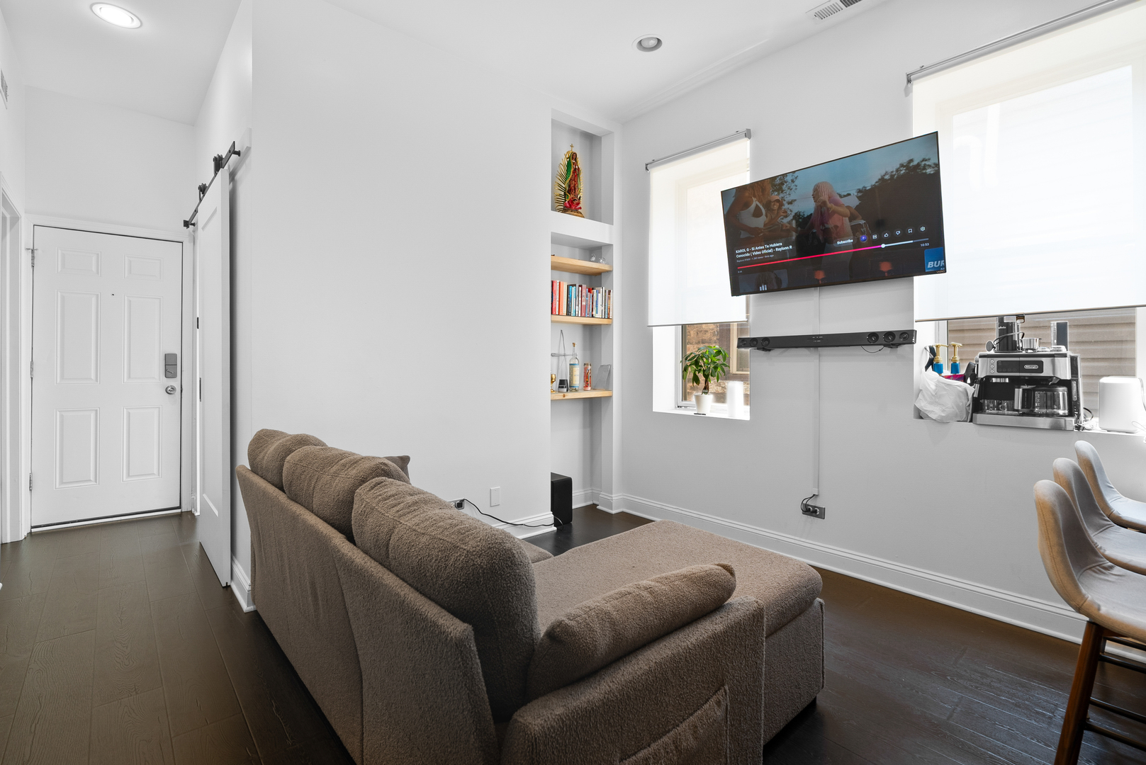 524 N ARMOUR Street Unit: 2W