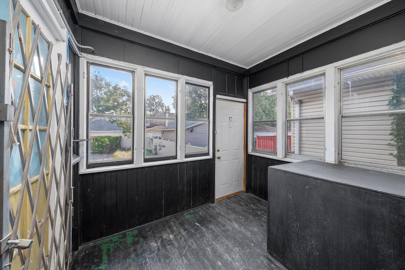 7643 S Paxton Avenue