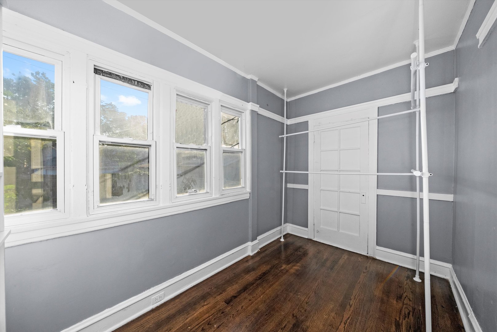 7643 S Paxton Avenue