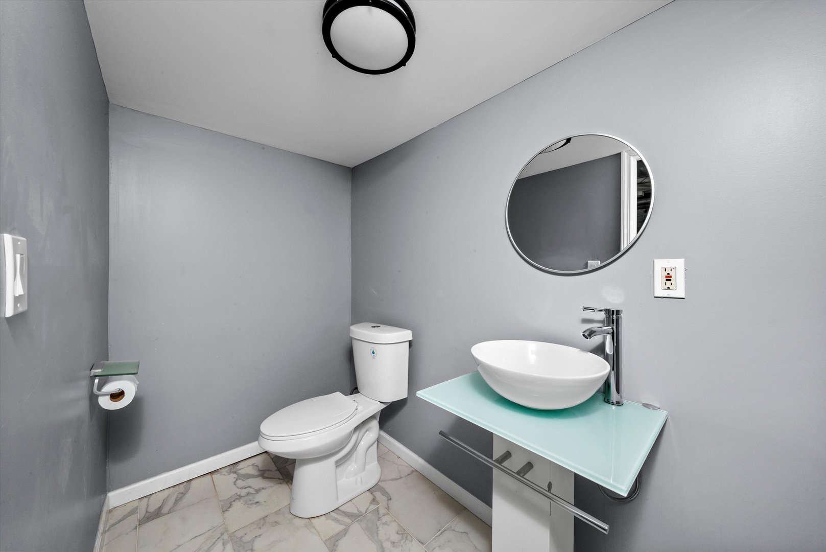 7643 S Paxton Avenue