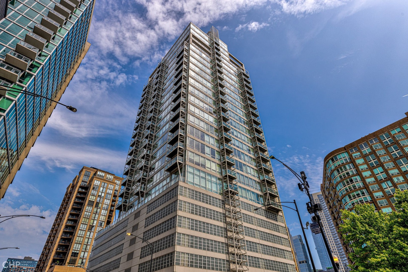 653 N Kingsbury Street Unit: 806