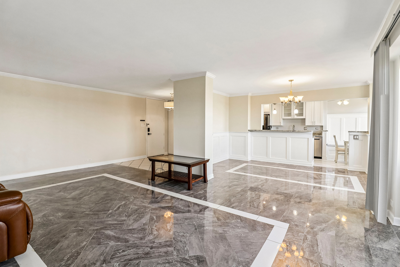 7033 N Kedzie Avenue Unit: 1704