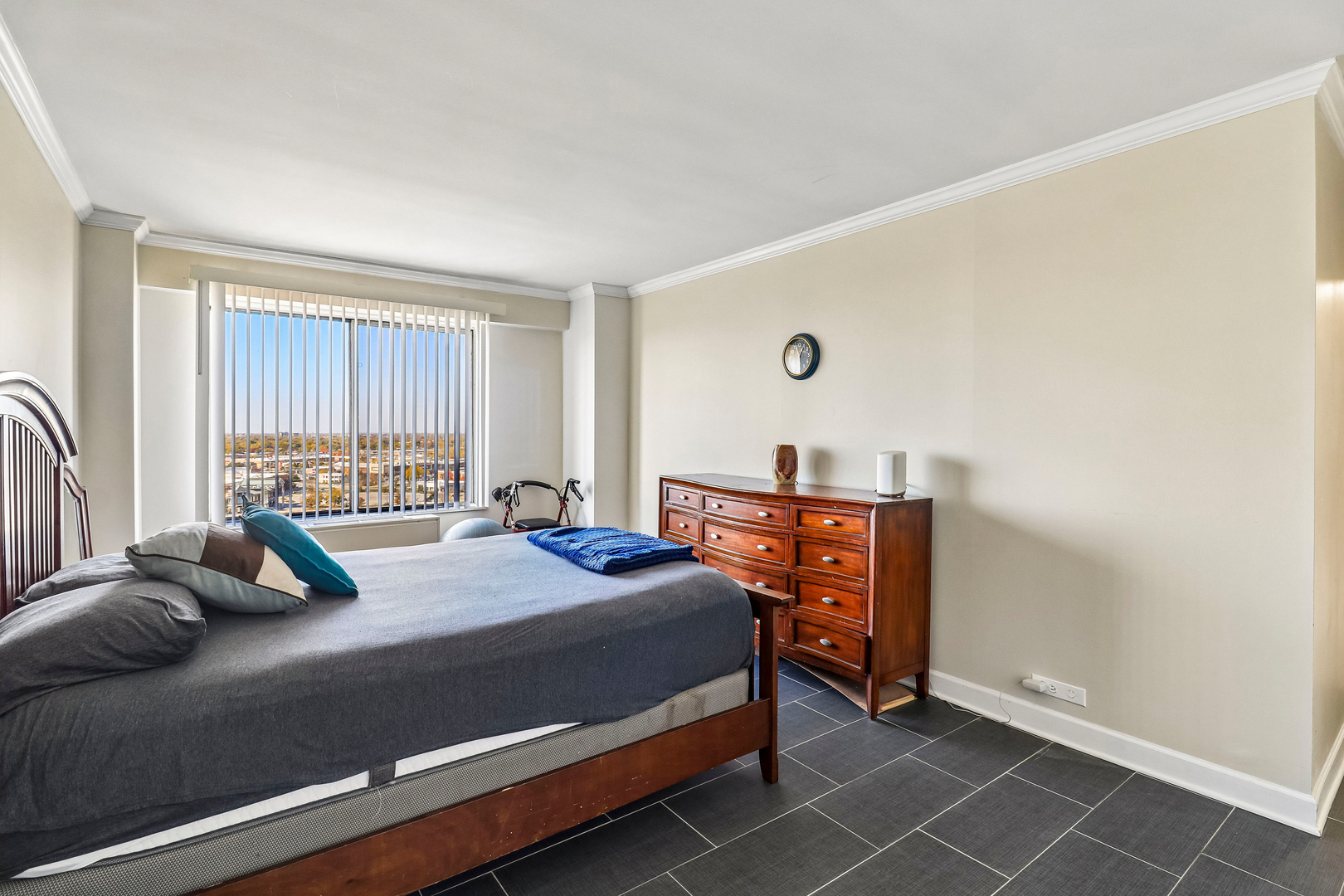 7033 N Kedzie Avenue Unit: 1704