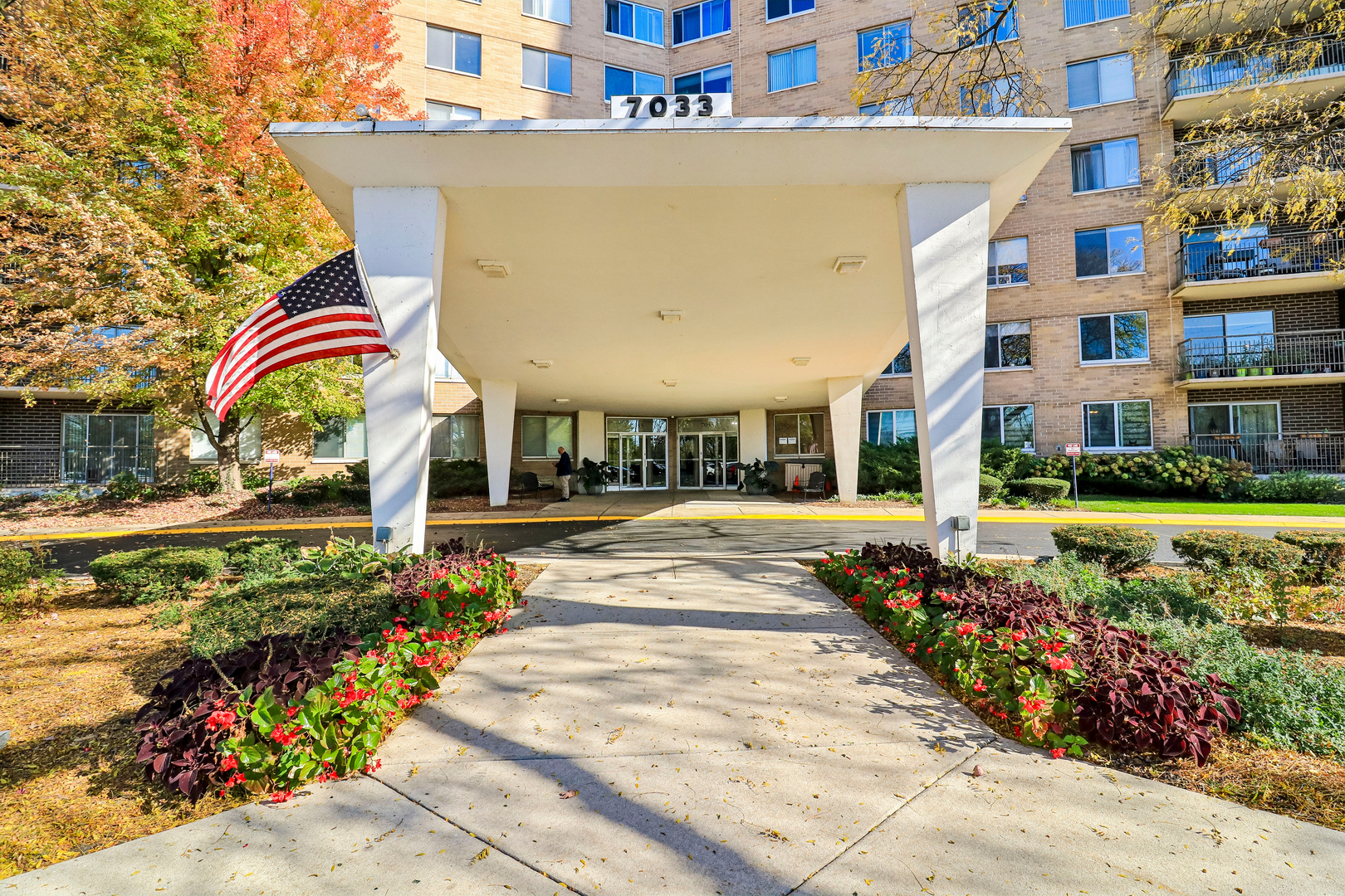 7033 N Kedzie Avenue Unit: 1704