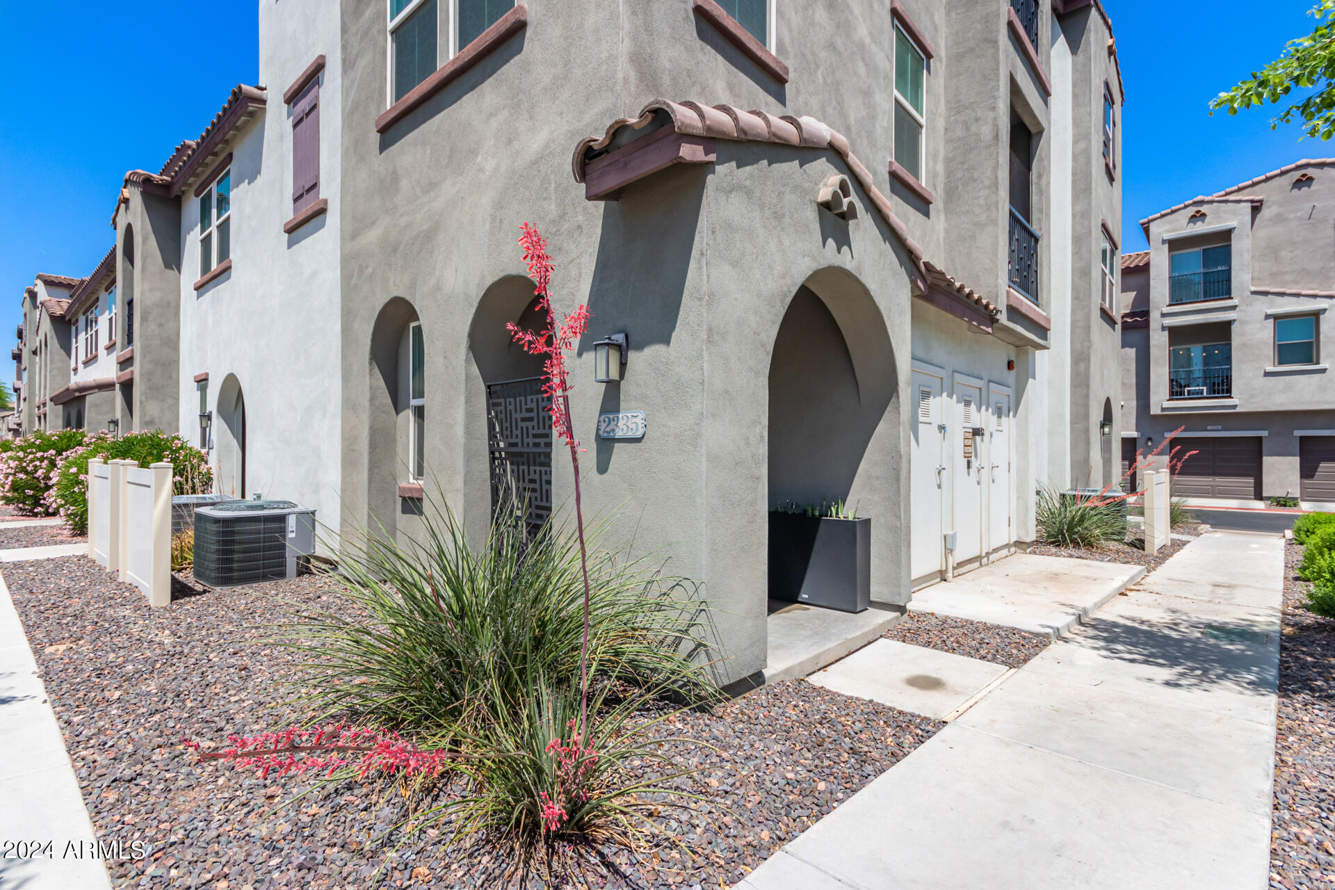 2335 E HUNTINGTON Drive