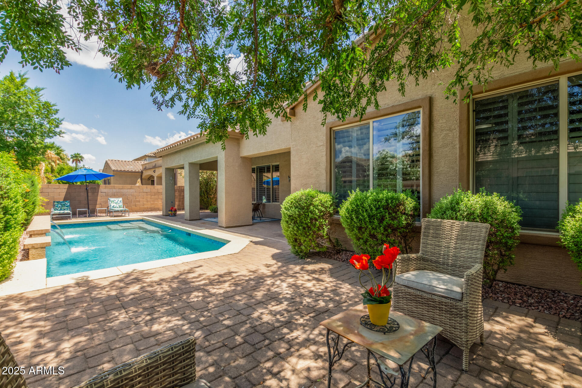 2554 E HONEYSUCKLE Place