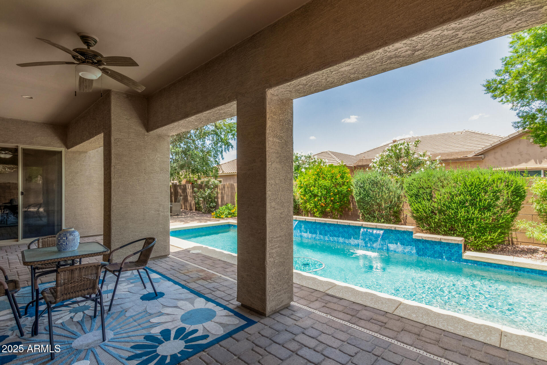 2554 E HONEYSUCKLE Place