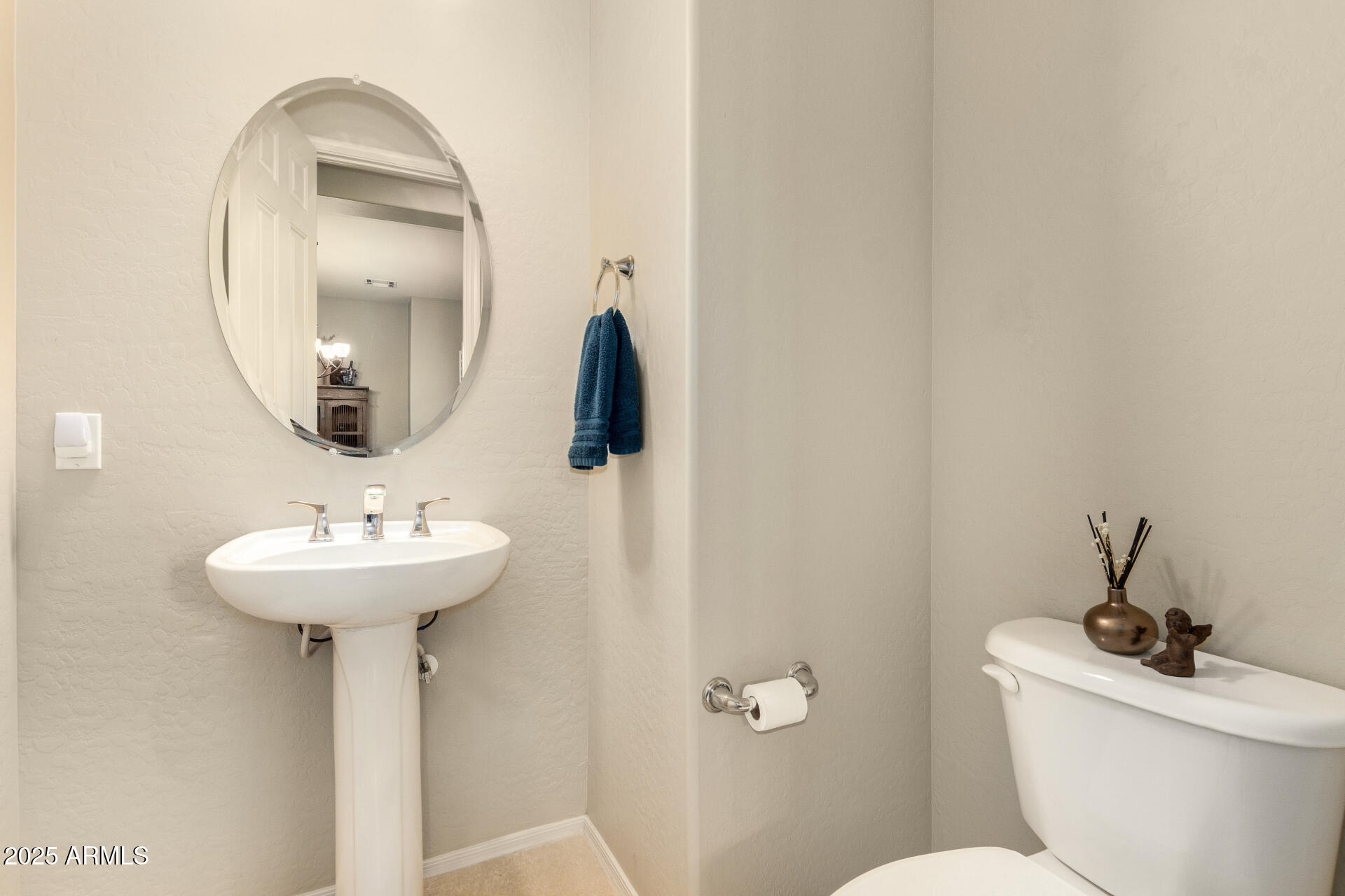 2554 E HONEYSUCKLE Place
