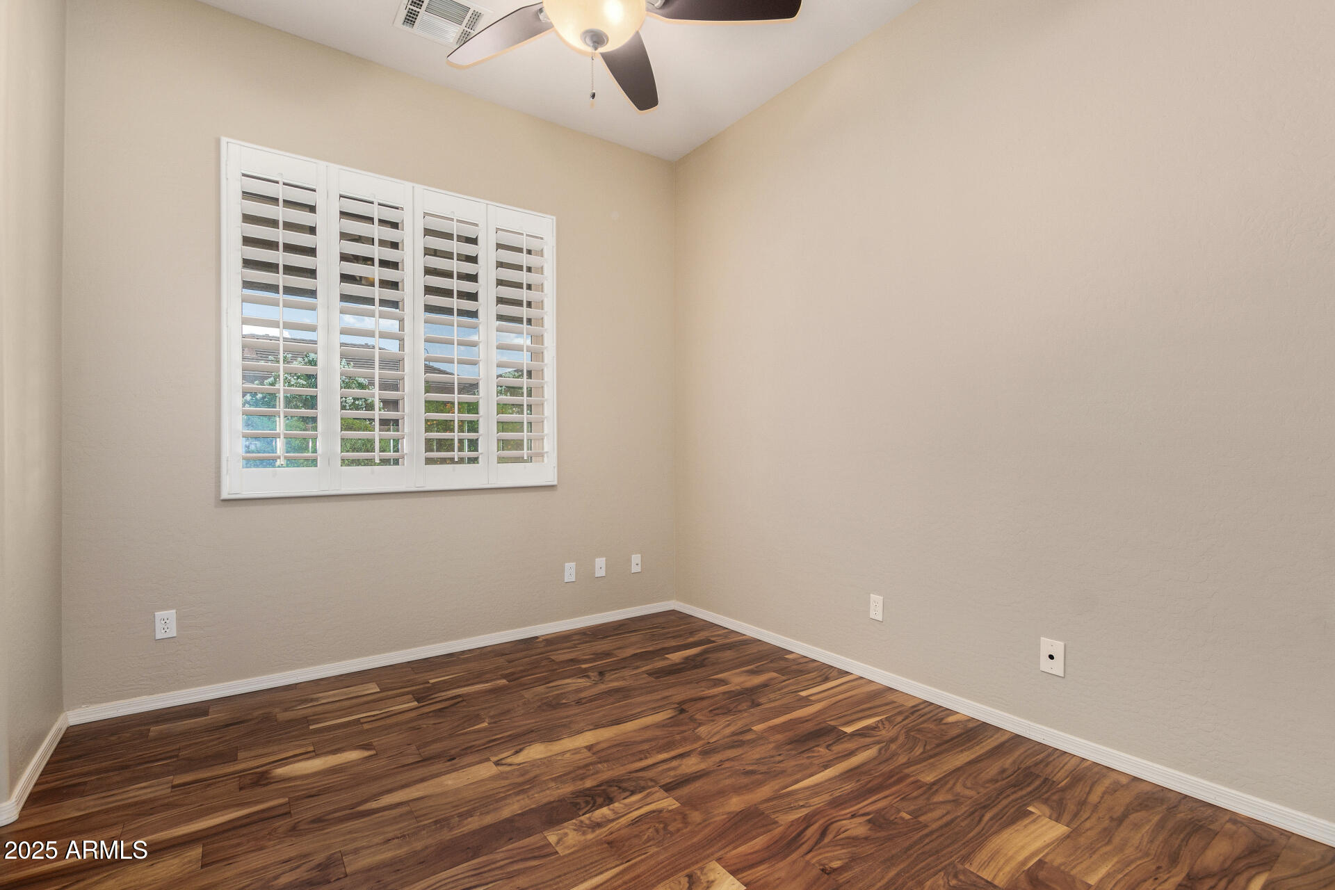 2554 E HONEYSUCKLE Place