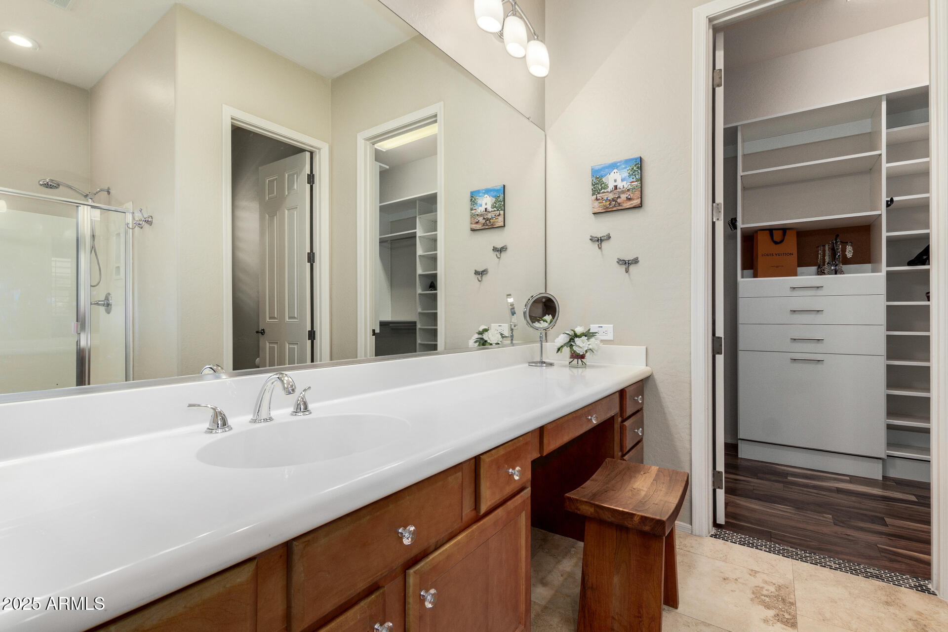2554 E HONEYSUCKLE Place