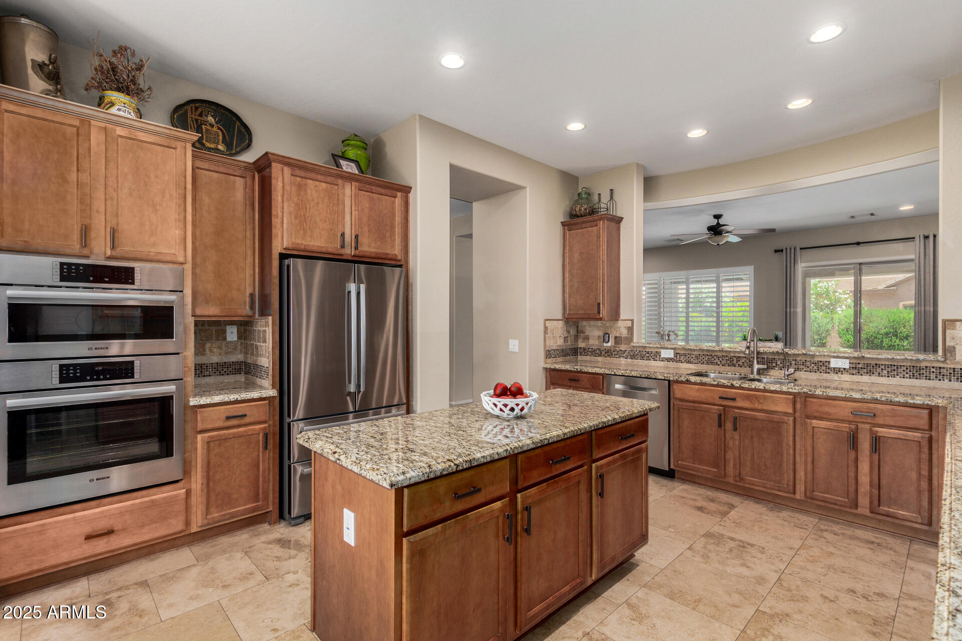 2554 E HONEYSUCKLE Place