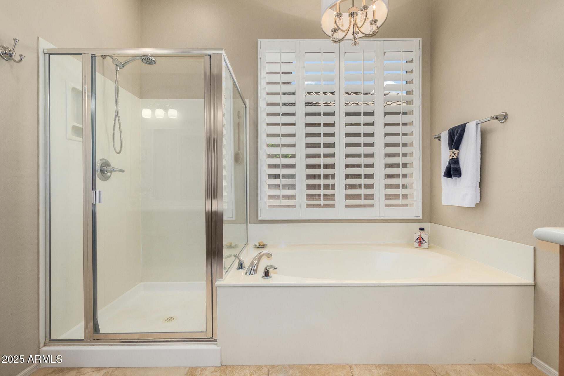 2554 E HONEYSUCKLE Place