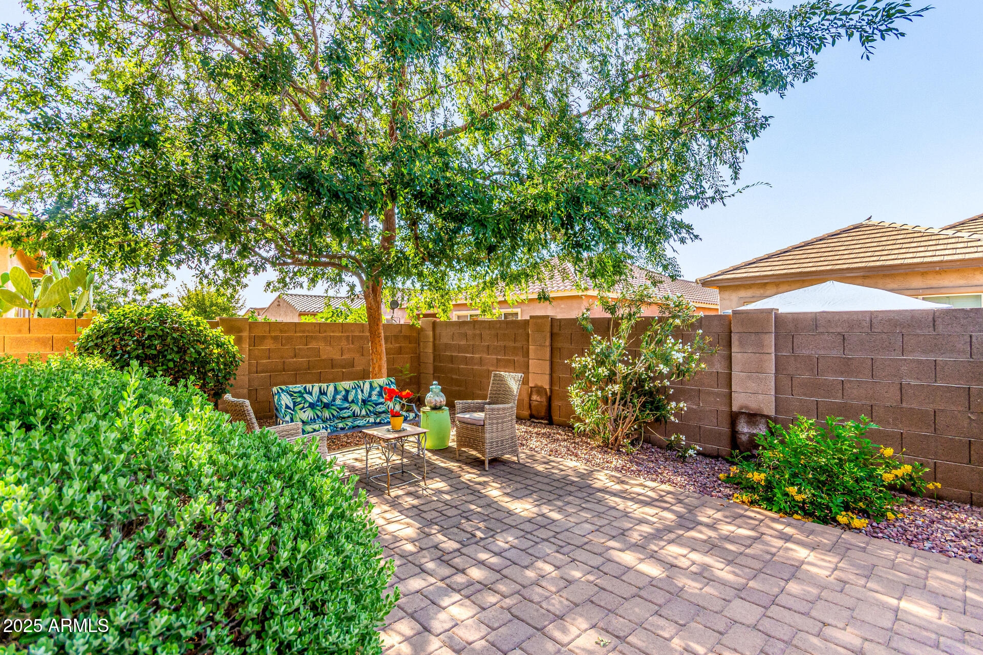 2554 E HONEYSUCKLE Place