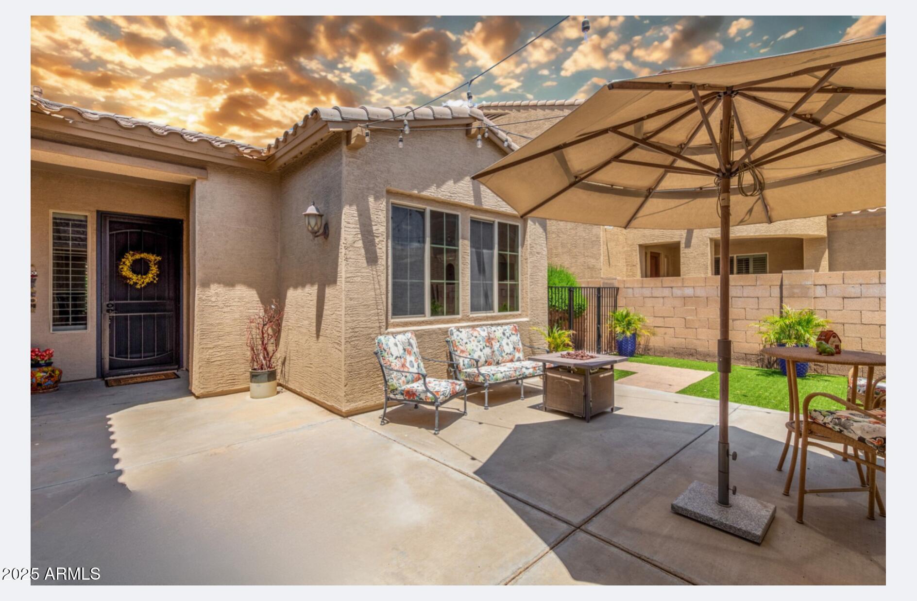 2554 E HONEYSUCKLE Place