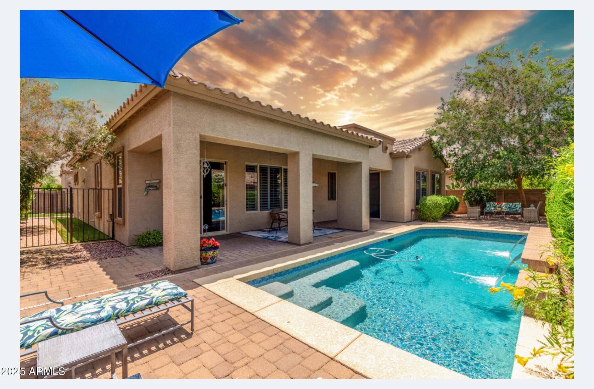 2554 E HONEYSUCKLE Place