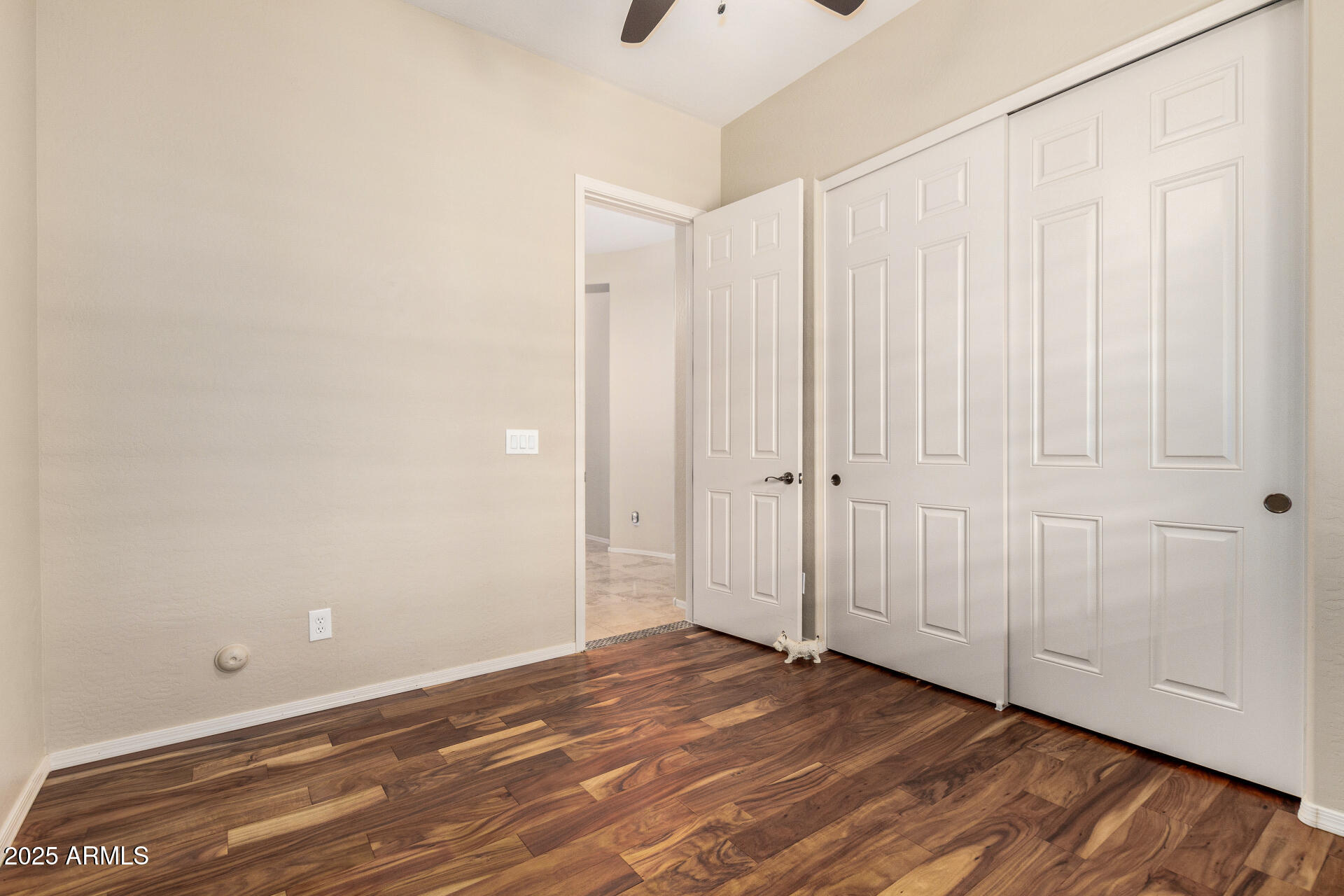 2554 E HONEYSUCKLE Place