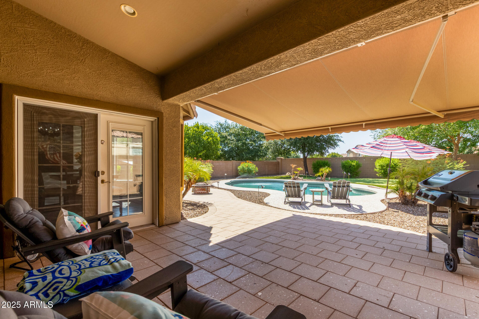 2037 E CAROB Drive
