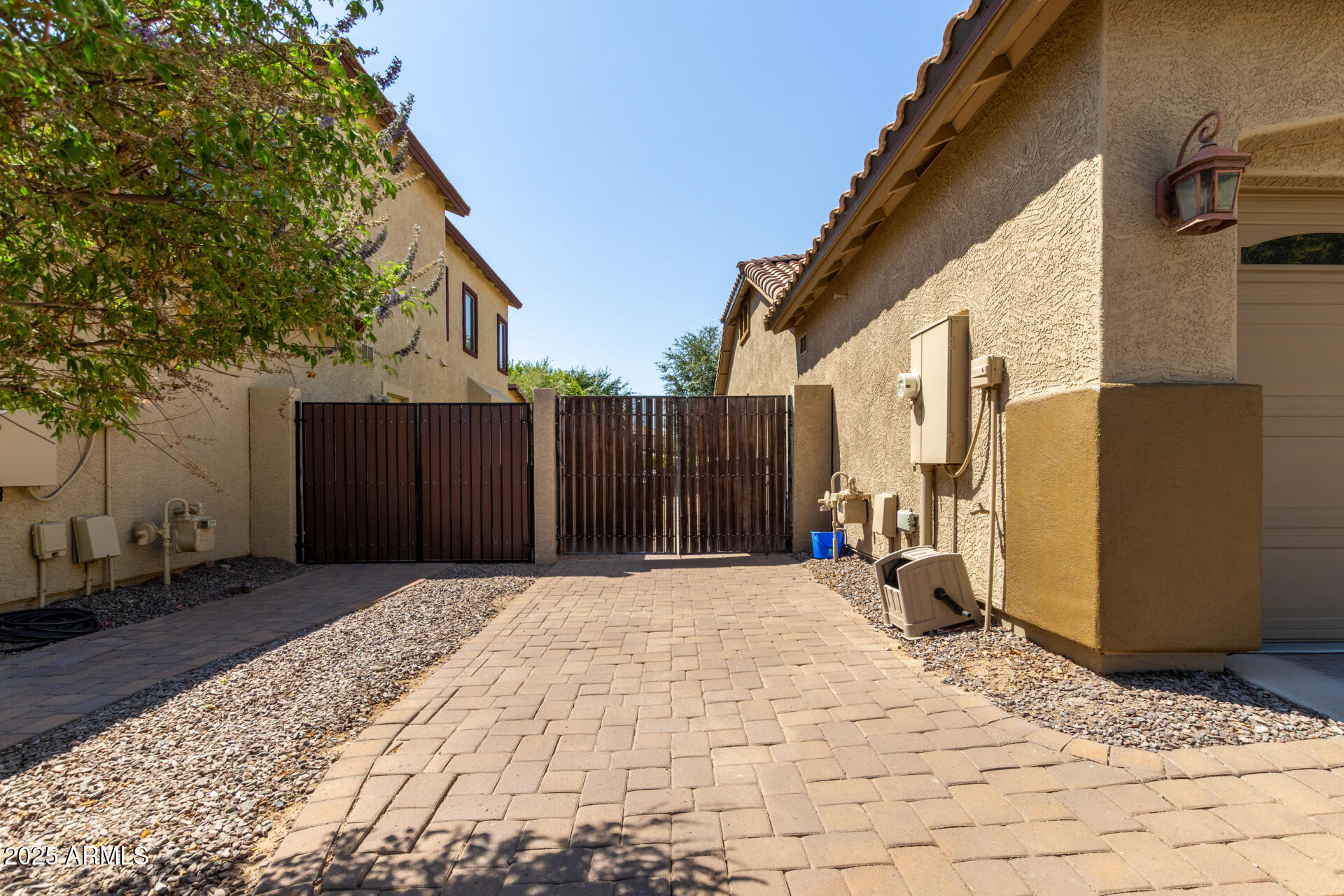 2037 E CAROB Drive