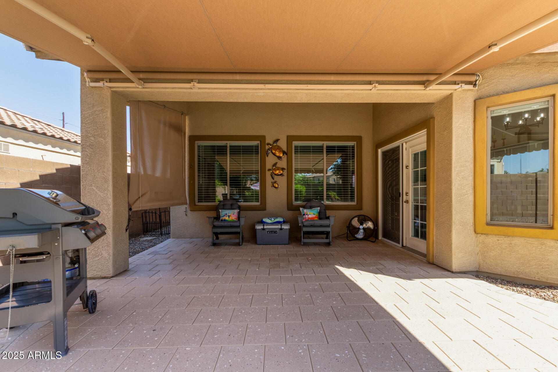 2037 E CAROB Drive