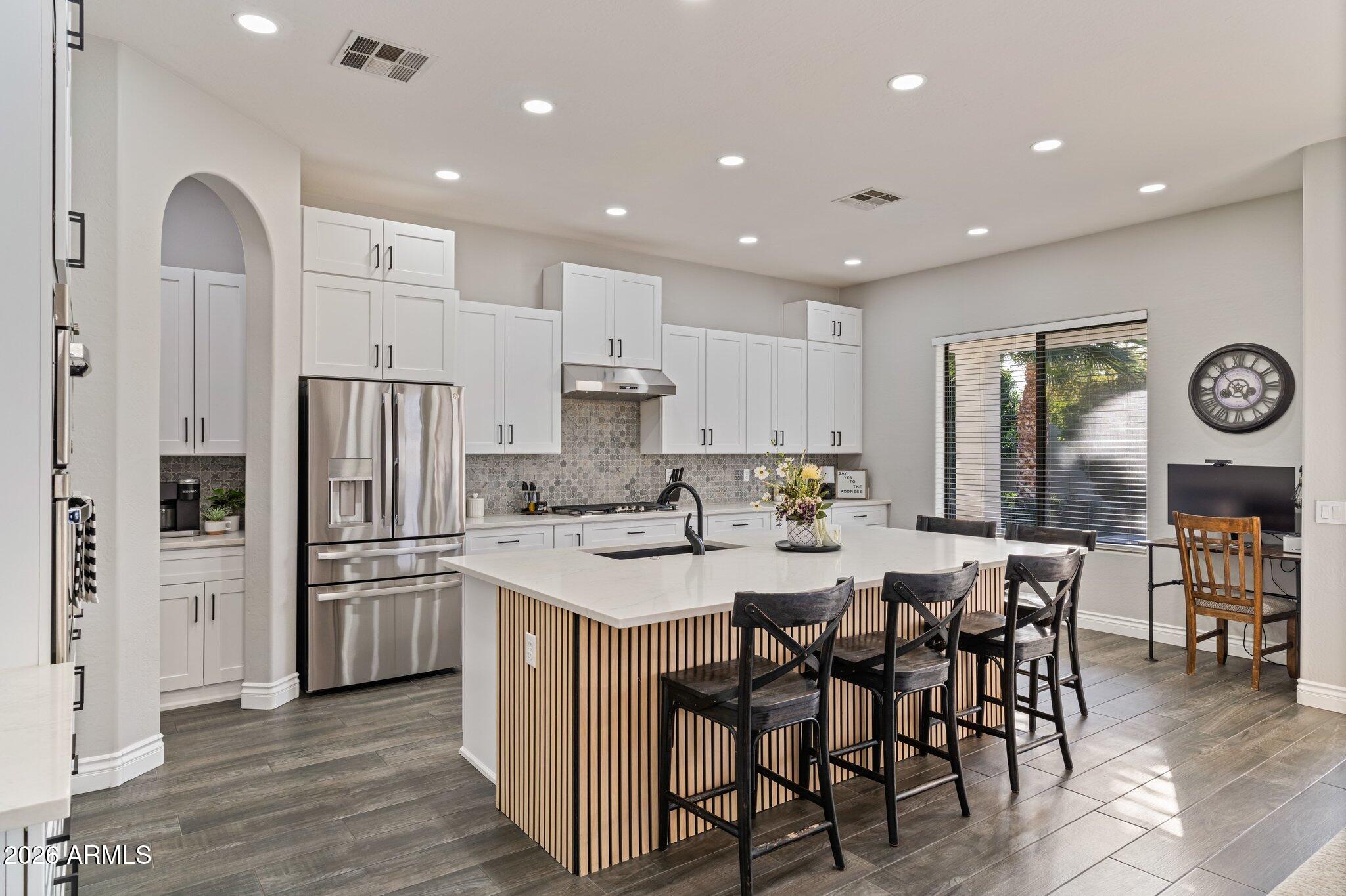 1902 S LOS ALTOS Drive