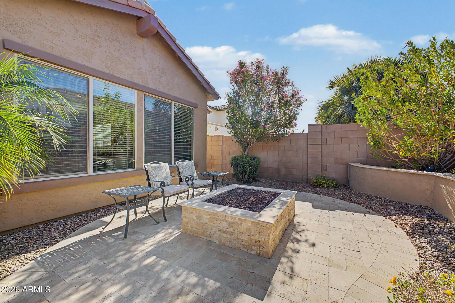 582 W ZION Place