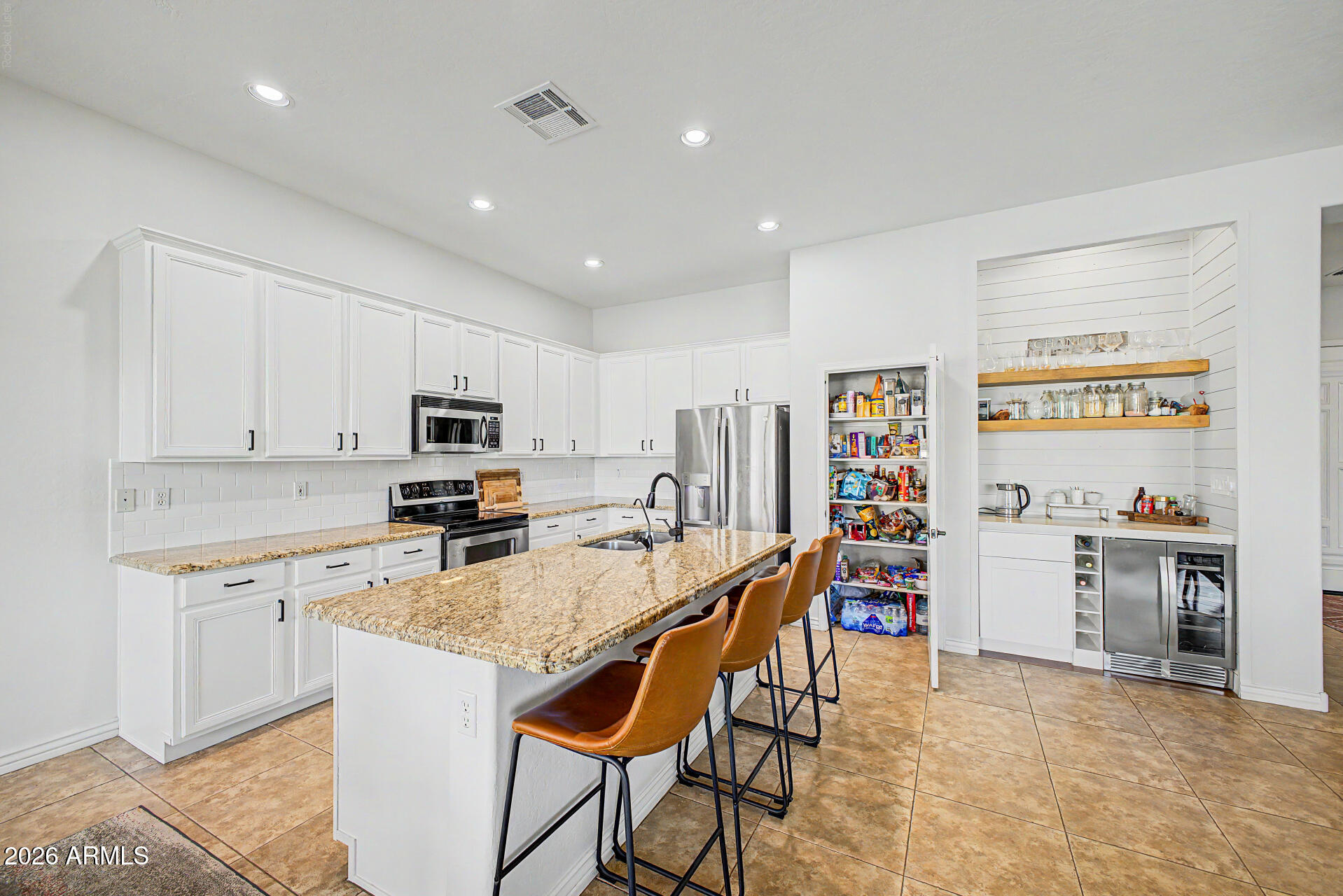 4622 E FIRESTONE Drive