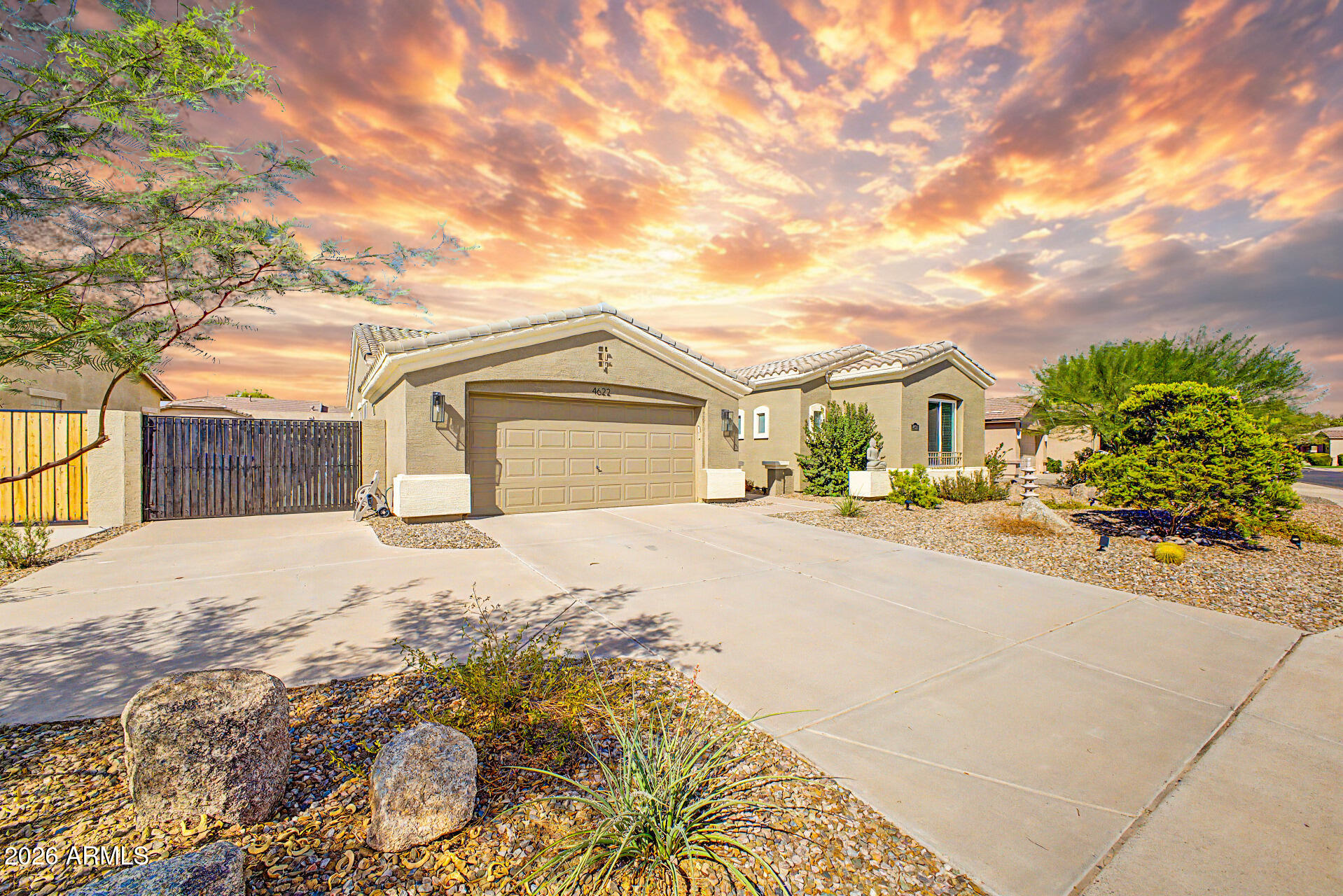 4622 E FIRESTONE Drive