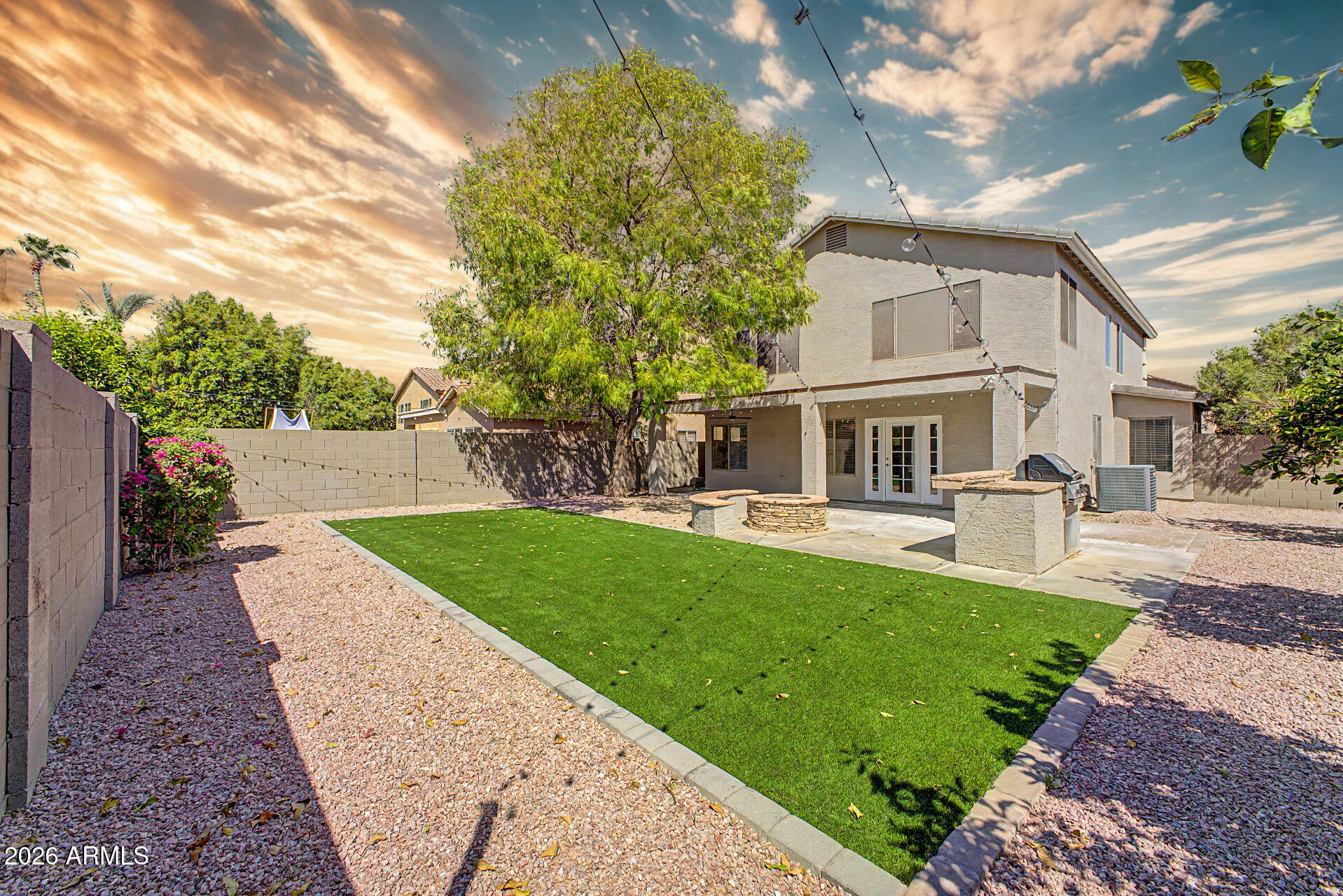 495 W DOUGLAS Avenue