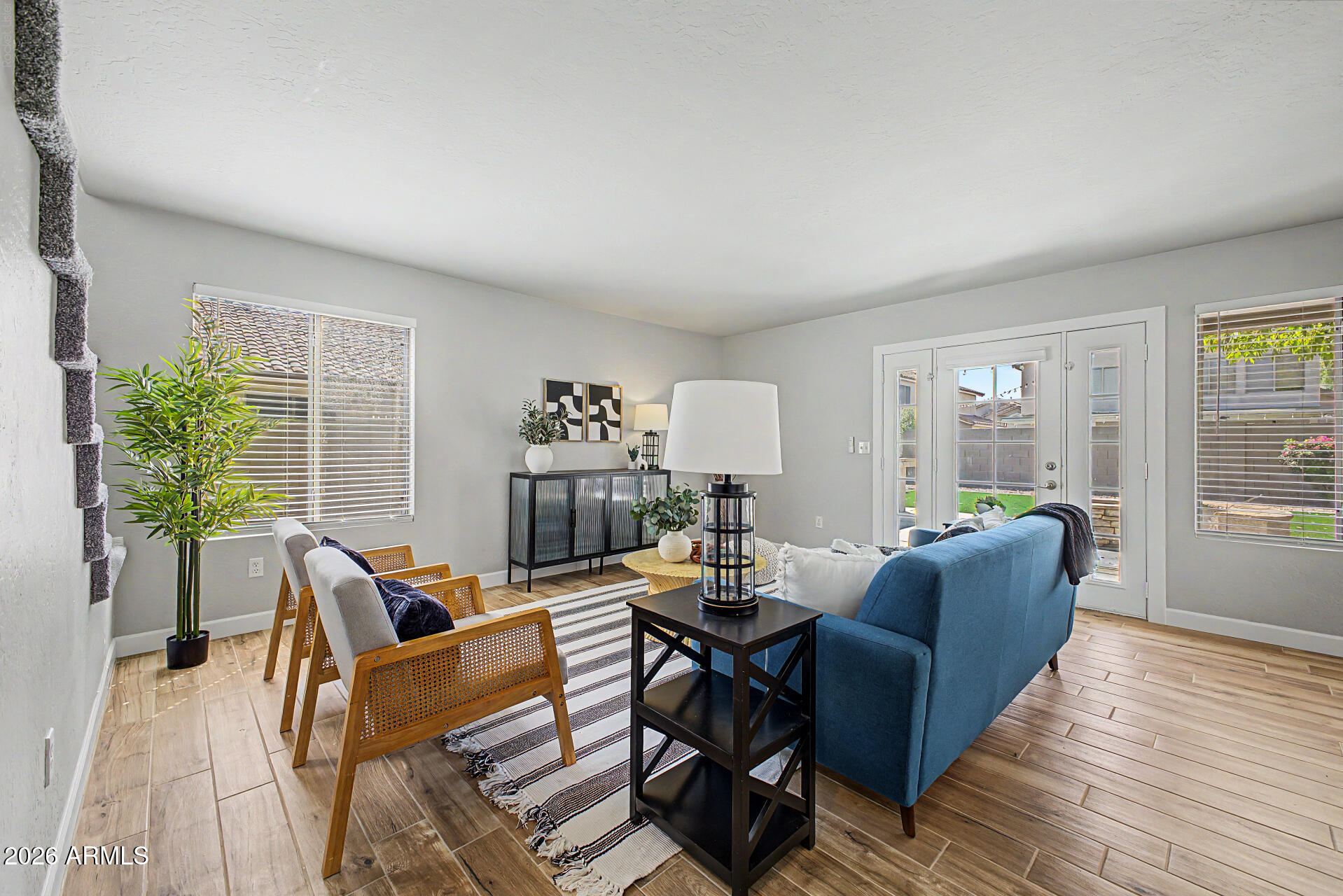 495 W DOUGLAS Avenue
