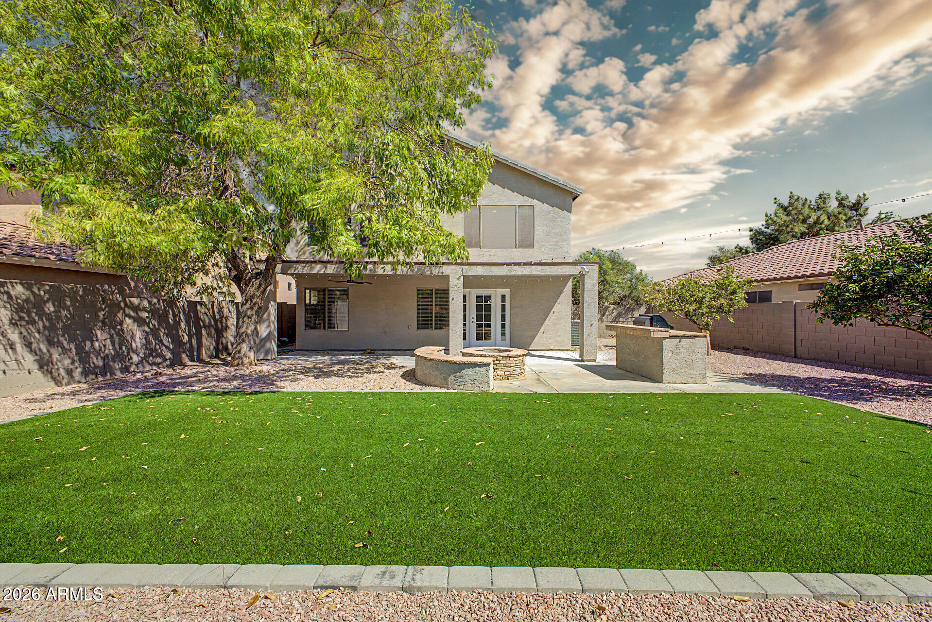 495 W DOUGLAS Avenue
