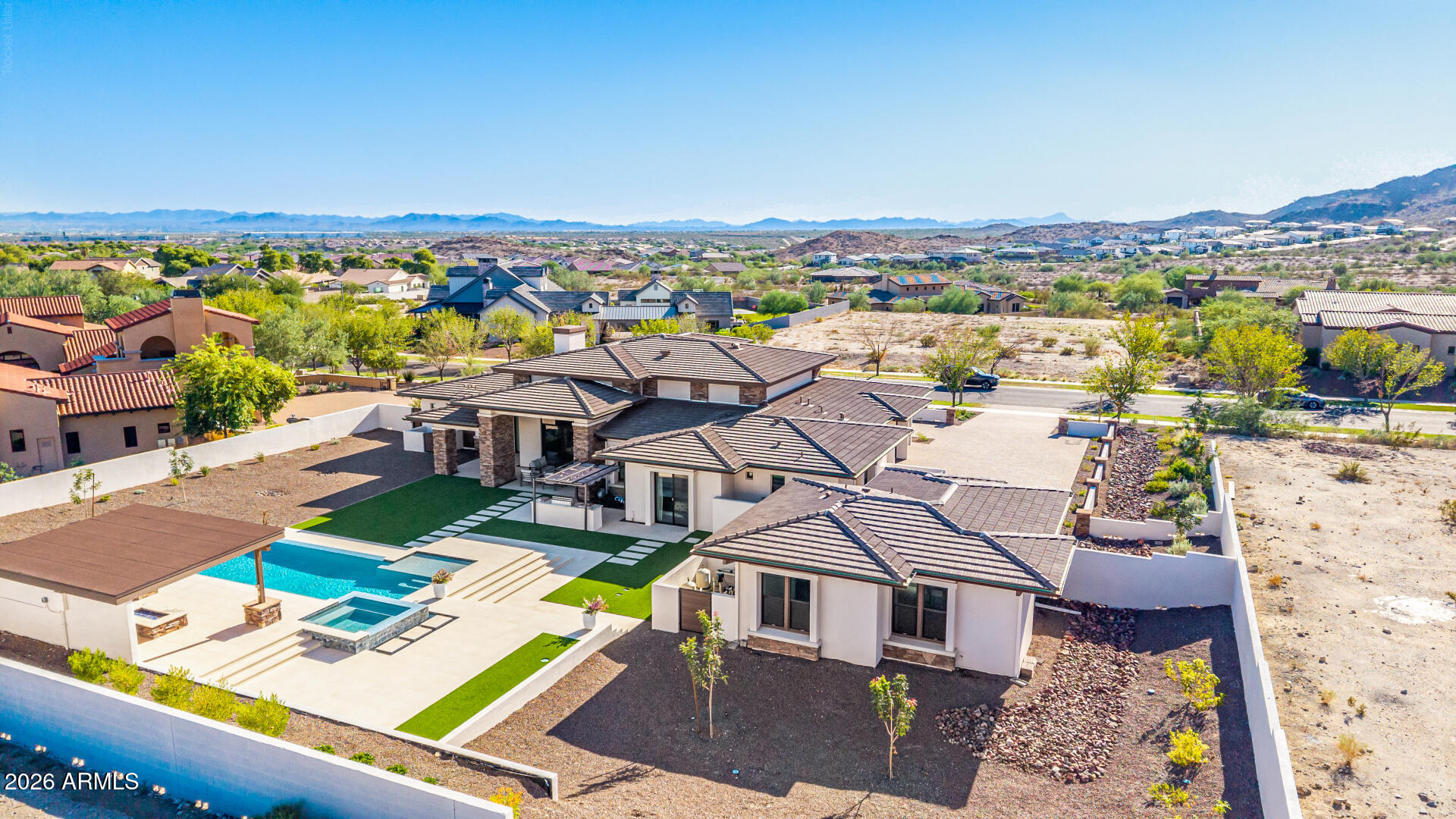 3139 N HERITAGE Street
