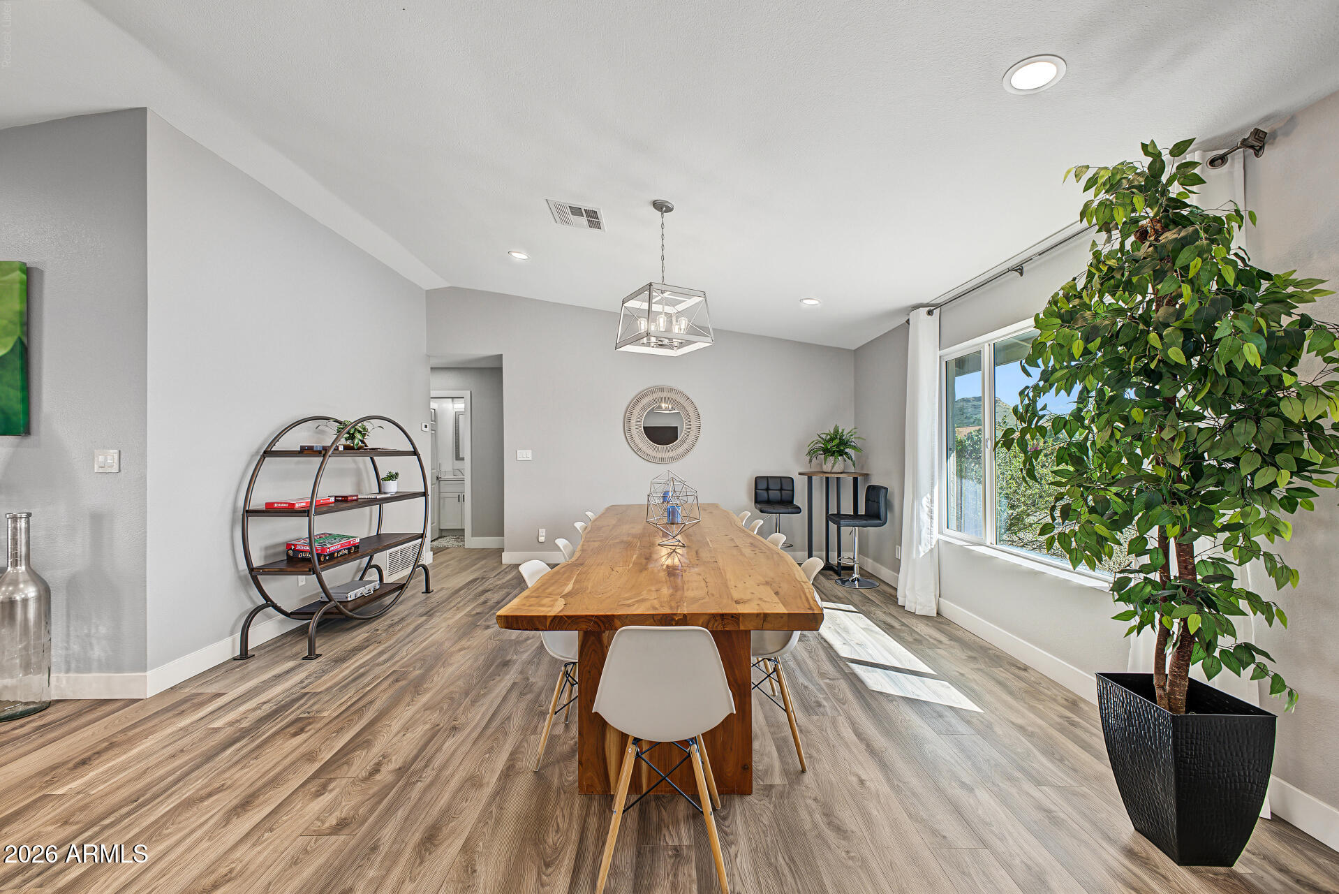 314 E MARCONI Avenue