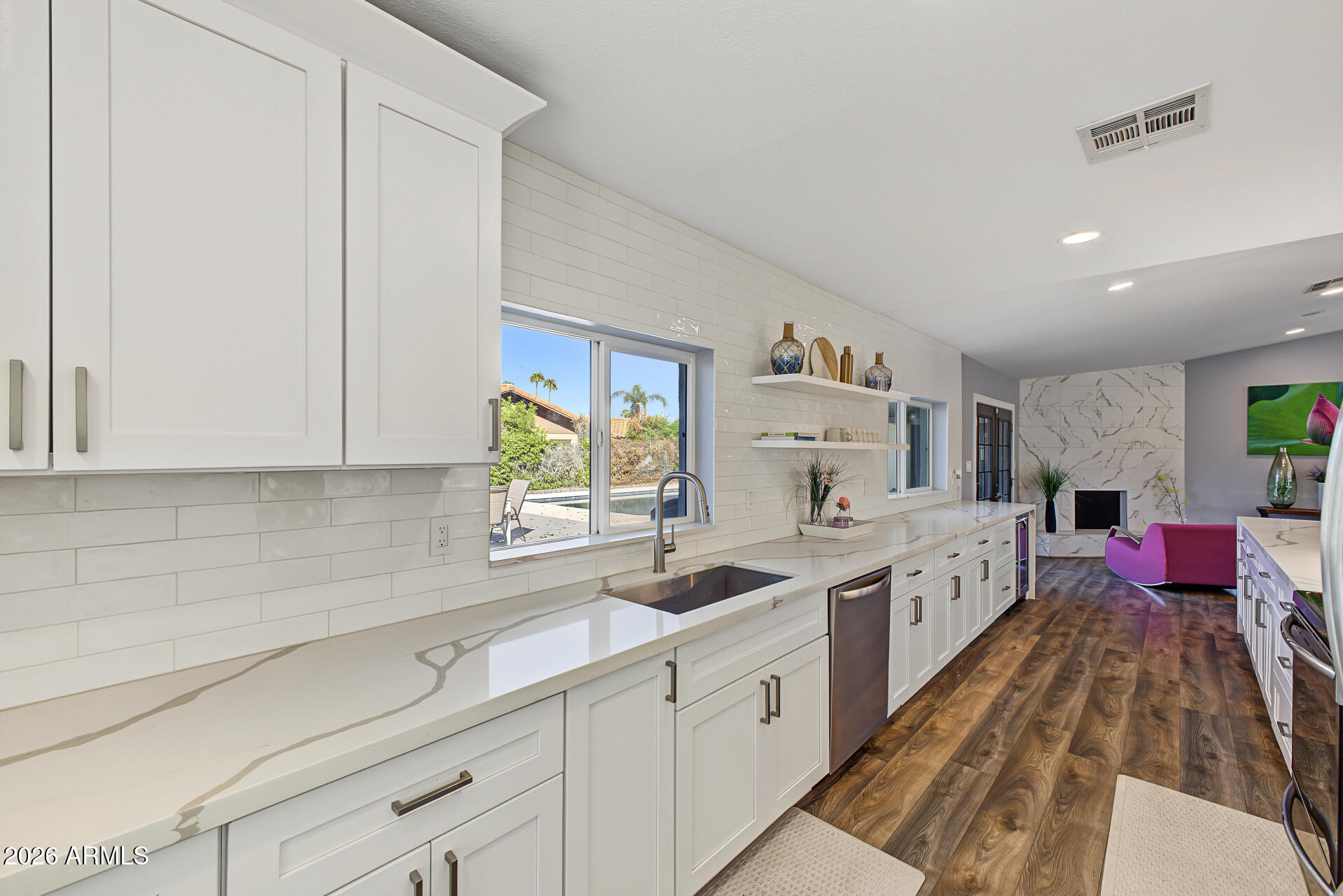 314 E MARCONI Avenue
